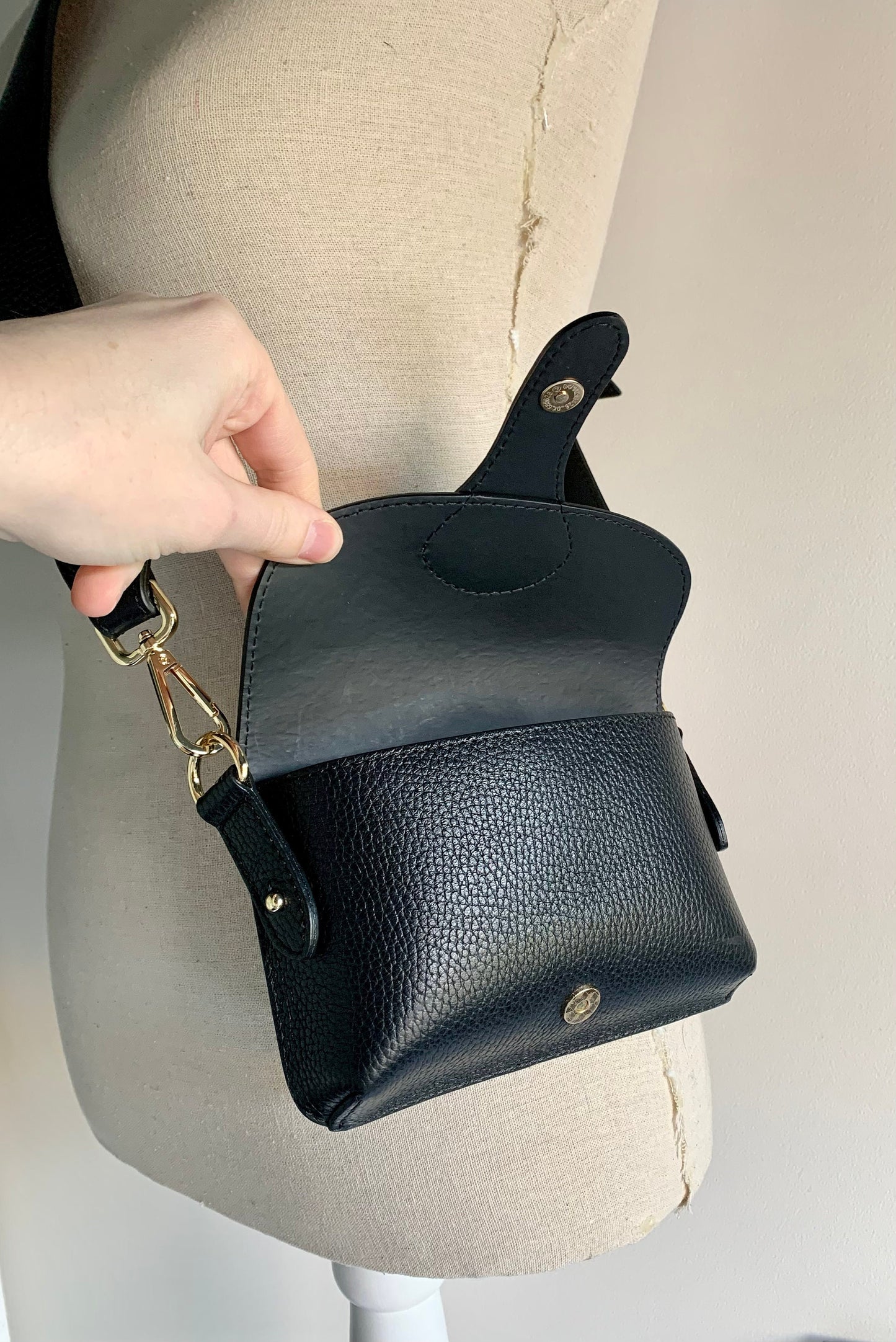 Black Leather Compact Crossbody Bag - Vogue