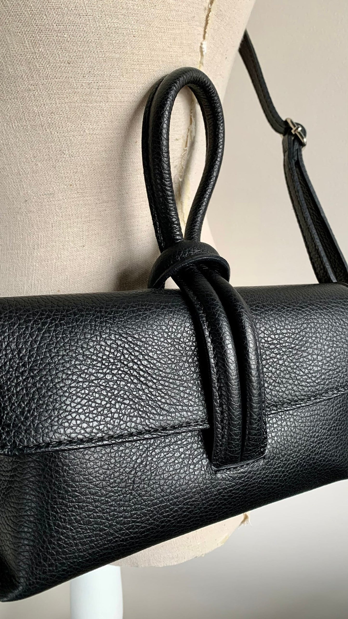 Black Leather Loop Handle Bag - Claris